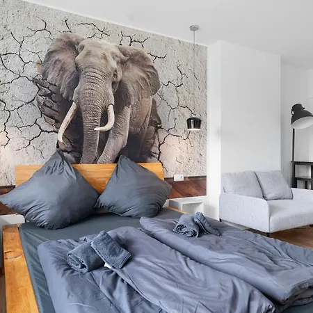 1, Direkt Am Bahnhof *